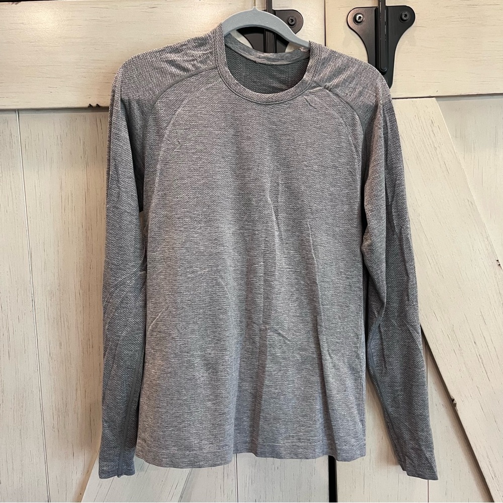 lululemon athletica Men's Long-Sleeve Crew Neck Shirt - Gray Size Medium